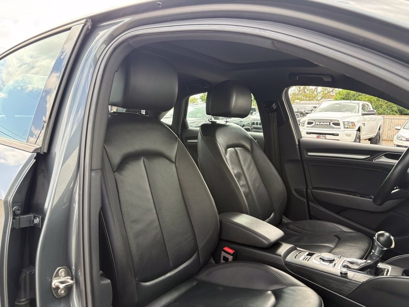 Audi A3 Sedan Vehicle Full-screen Gallery Image 19