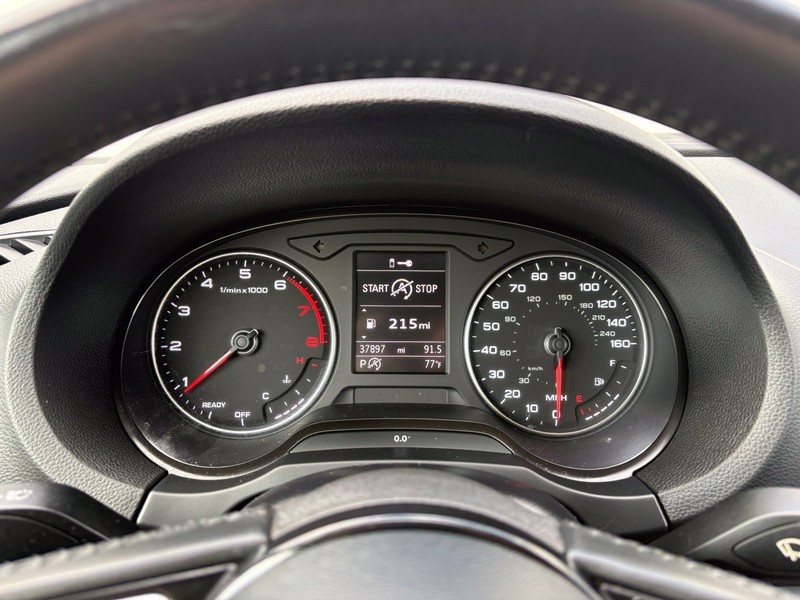 Audi A3 Sedan Vehicle Full-screen Gallery Image 22