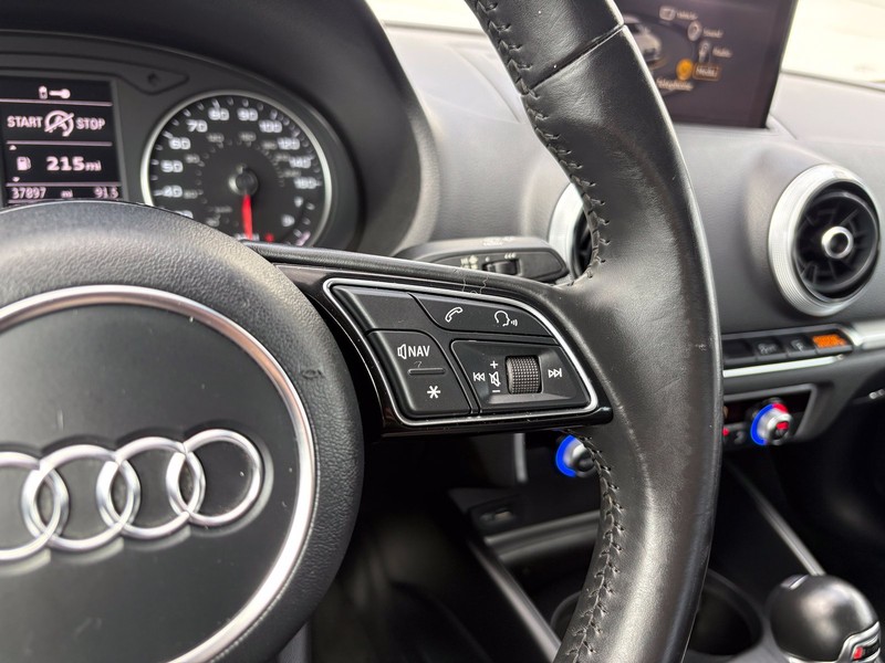 Audi A3 Sedan Vehicle Full-screen Gallery Image 25