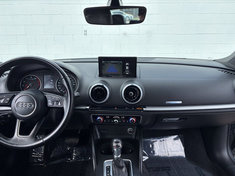 Audi A3 Sedan Vehicle Full-screen Gallery Image 26