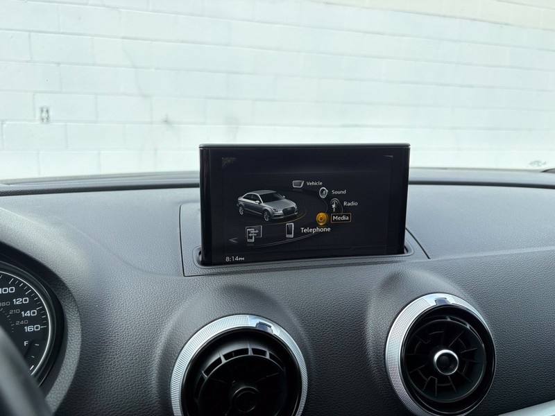 Audi A3 Sedan Vehicle Full-screen Gallery Image 27