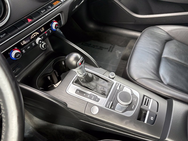 Audi A3 Sedan Vehicle Full-screen Gallery Image 29