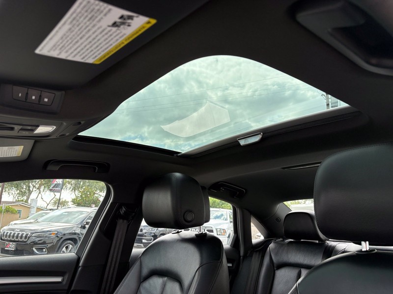 Audi A3 Sedan Vehicle Full-screen Gallery Image 30