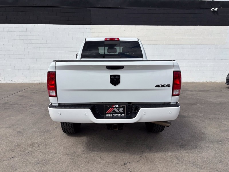 Ram 2500 Vehicle Full-screen Gallery Image 06
