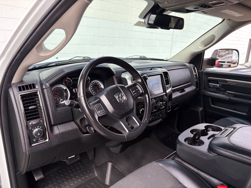 Ram 2500 Vehicle Full-screen Gallery Image 15