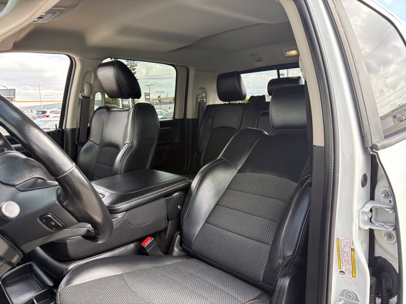 Ram 2500 Vehicle Full-screen Gallery Image 16