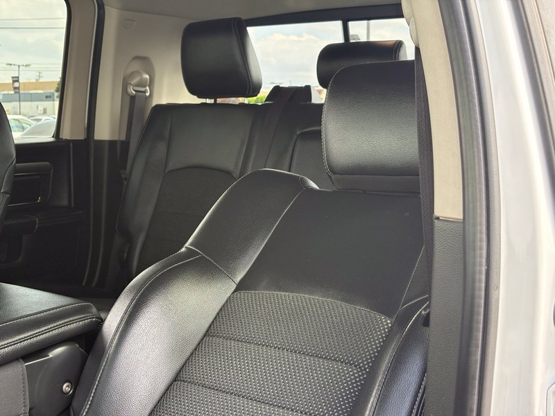 Ram 2500 Vehicle Full-screen Gallery Image 17