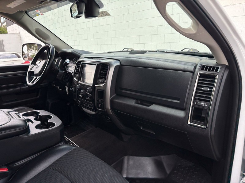 Ram 2500 Vehicle Full-screen Gallery Image 18