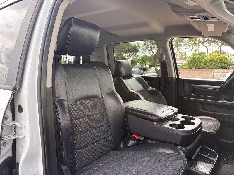 Ram 2500 Vehicle Full-screen Gallery Image 19
