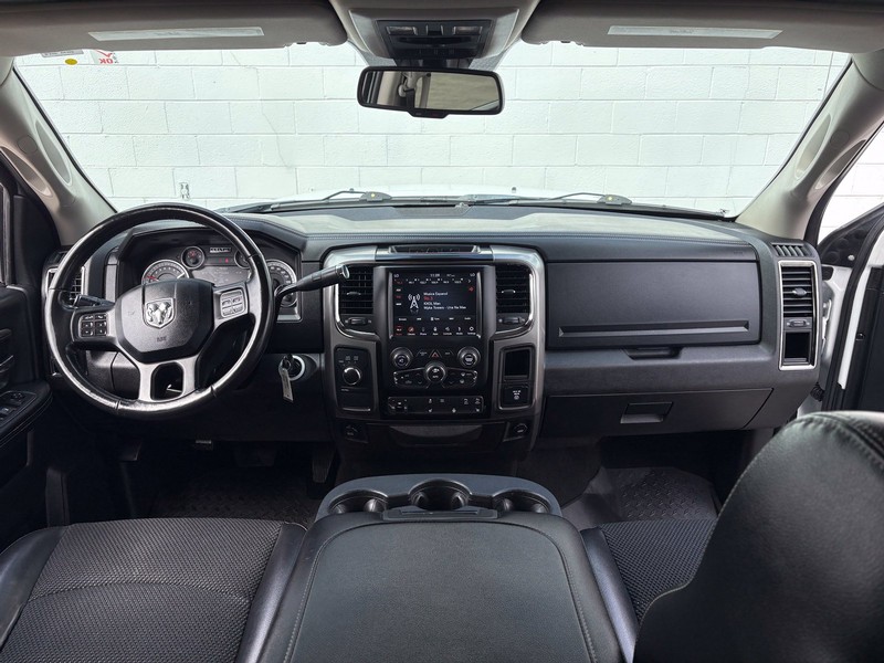 Ram 2500 Vehicle Full-screen Gallery Image 21