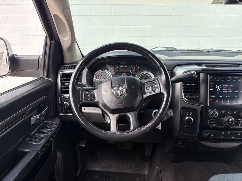 Ram 2500 Vehicle Full-screen Gallery Image 23