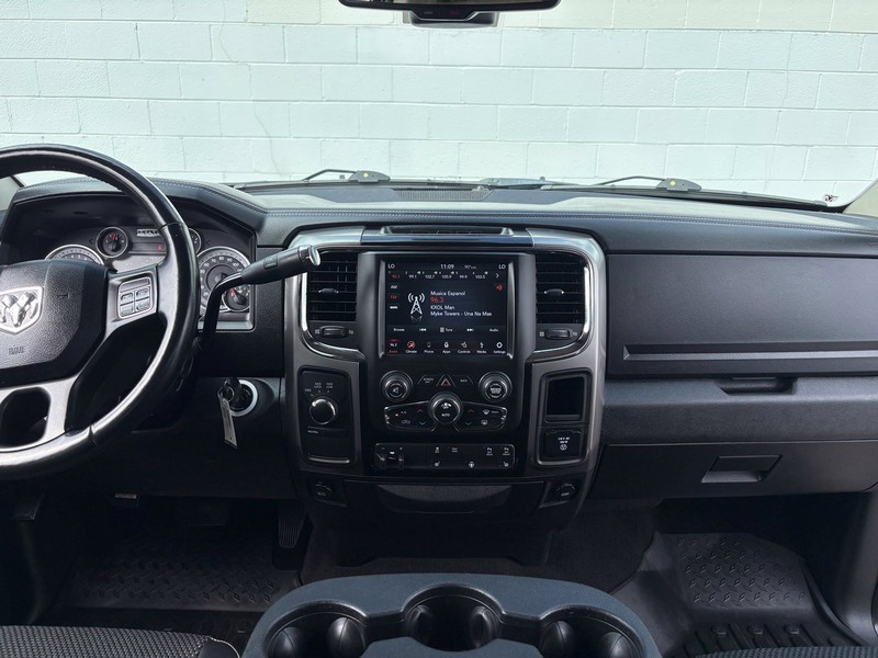 Ram 2500 Vehicle Full-screen Gallery Image 26