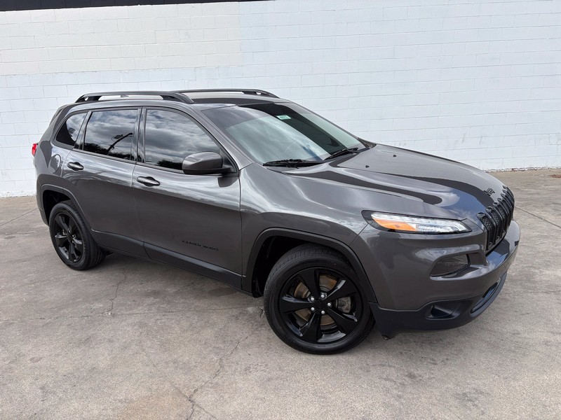 Jeep Cherokee Vehicle Full-screen Gallery Image 01
