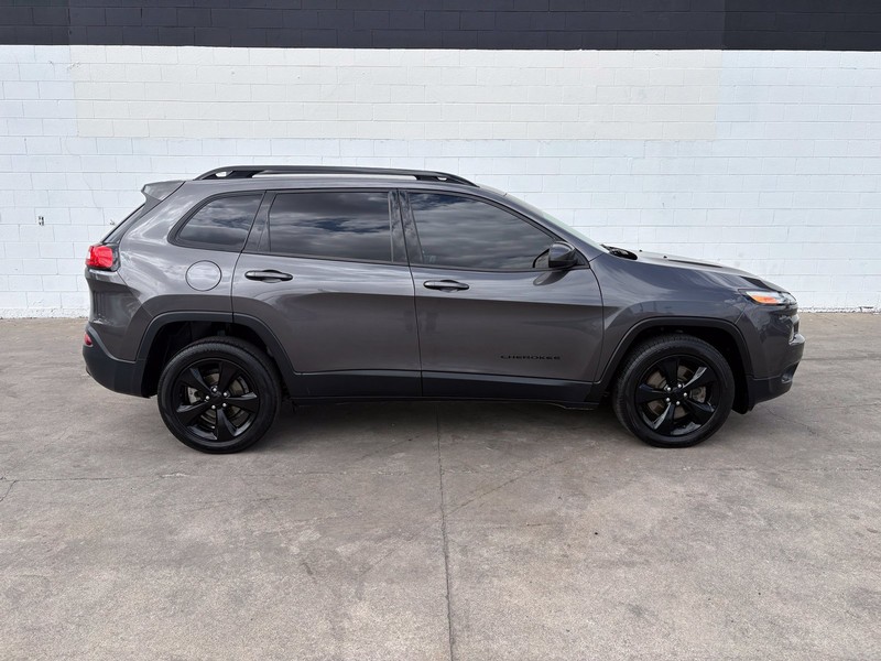 Jeep Cherokee Vehicle Full-screen Gallery Image 04