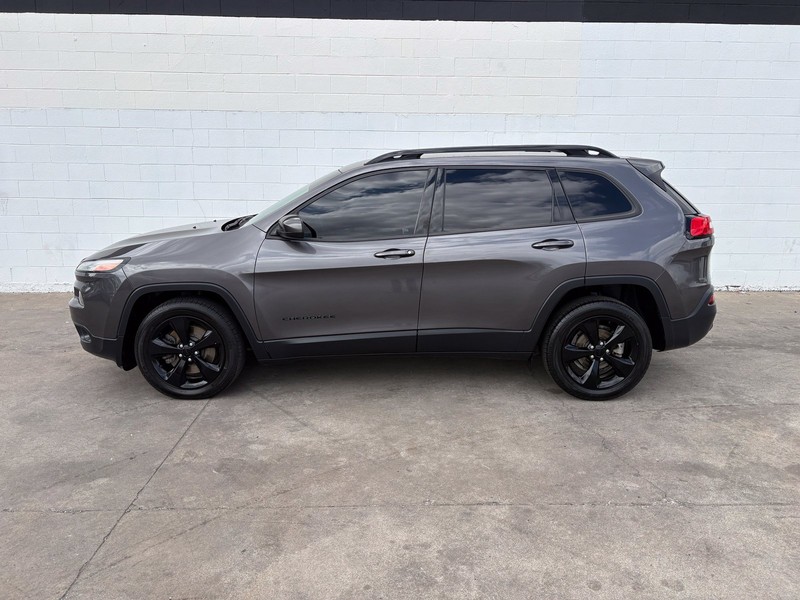 Jeep Cherokee Vehicle Full-screen Gallery Image 10