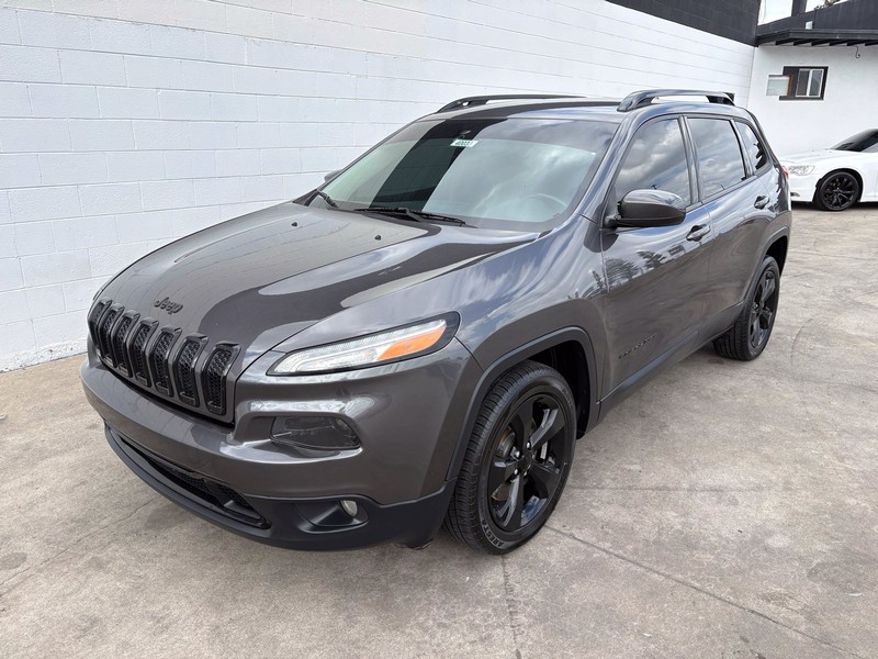 Jeep Cherokee Vehicle Full-screen Gallery Image 11