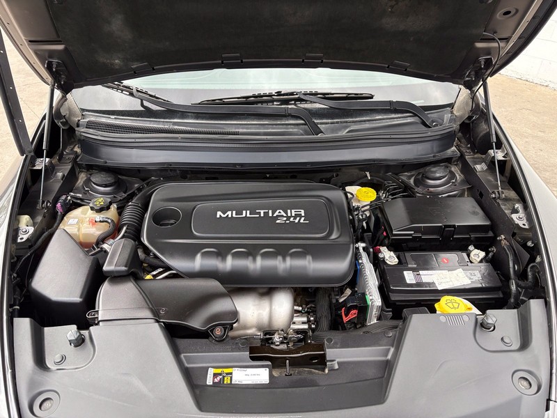 Jeep Cherokee Vehicle Full-screen Gallery Image 12