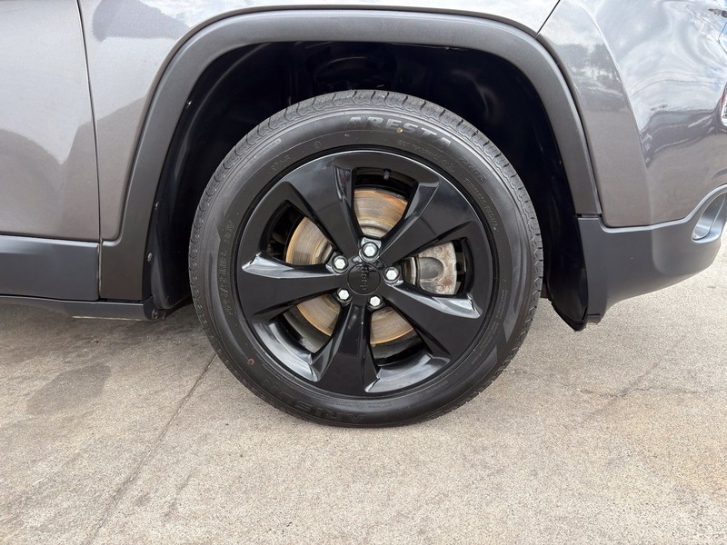 Jeep Cherokee Vehicle Full-screen Gallery Image 13