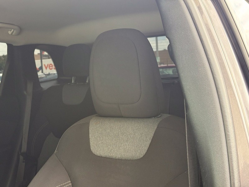 Jeep Cherokee Vehicle Full-screen Gallery Image 17