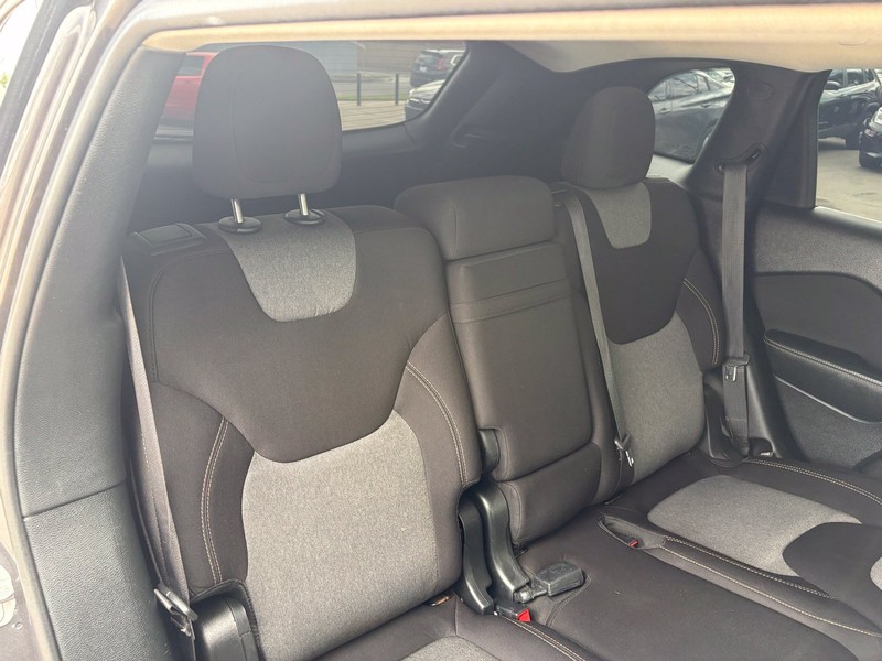 Jeep Cherokee Vehicle Full-screen Gallery Image 20