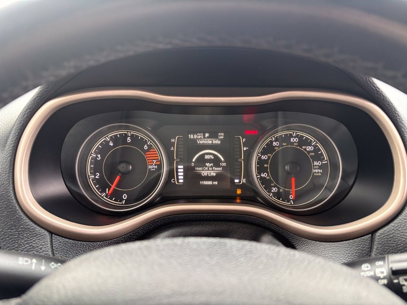 Jeep Cherokee Vehicle Full-screen Gallery Image 22