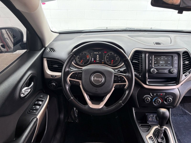 Jeep Cherokee Vehicle Full-screen Gallery Image 23