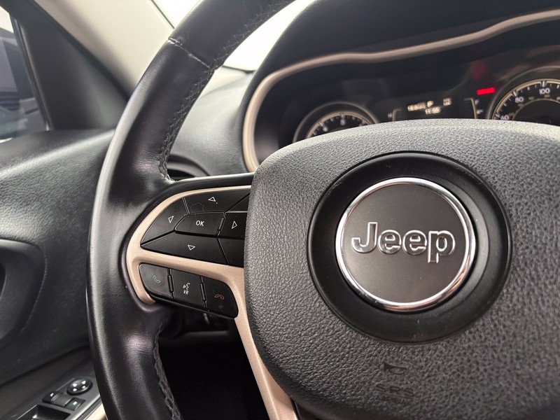 Jeep Cherokee Vehicle Full-screen Gallery Image 24
