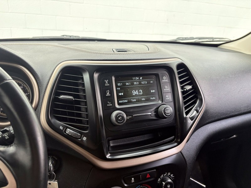 Jeep Cherokee Vehicle Full-screen Gallery Image 27