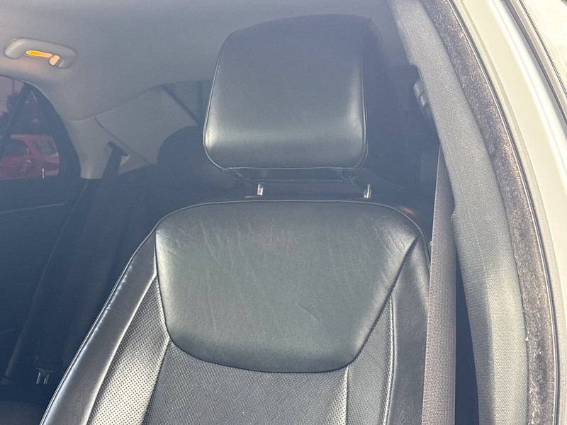 Chrysler 300 Vehicle Full-screen Gallery Image 17