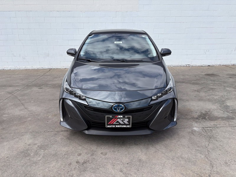 Toyota Prius Prime Vehicle Full-screen Gallery Image 02