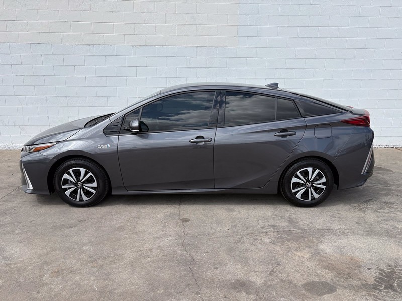 Toyota Prius Prime Vehicle Full-screen Gallery Image 10