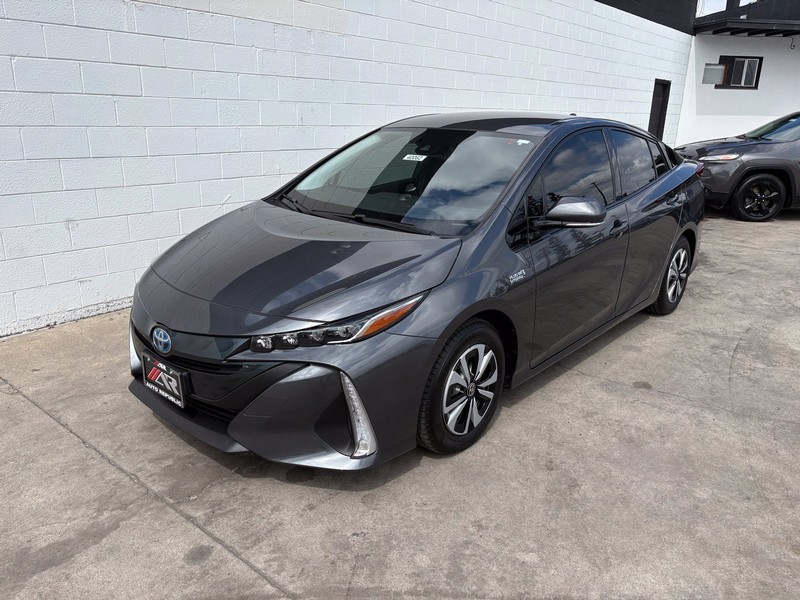 Toyota Prius Prime Vehicle Full-screen Gallery Image 11