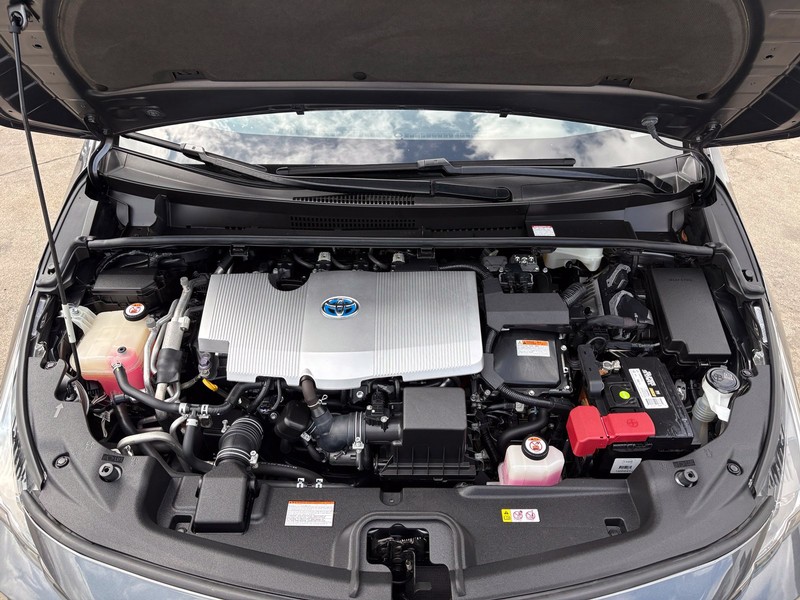 Toyota Prius Prime Vehicle Full-screen Gallery Image 12