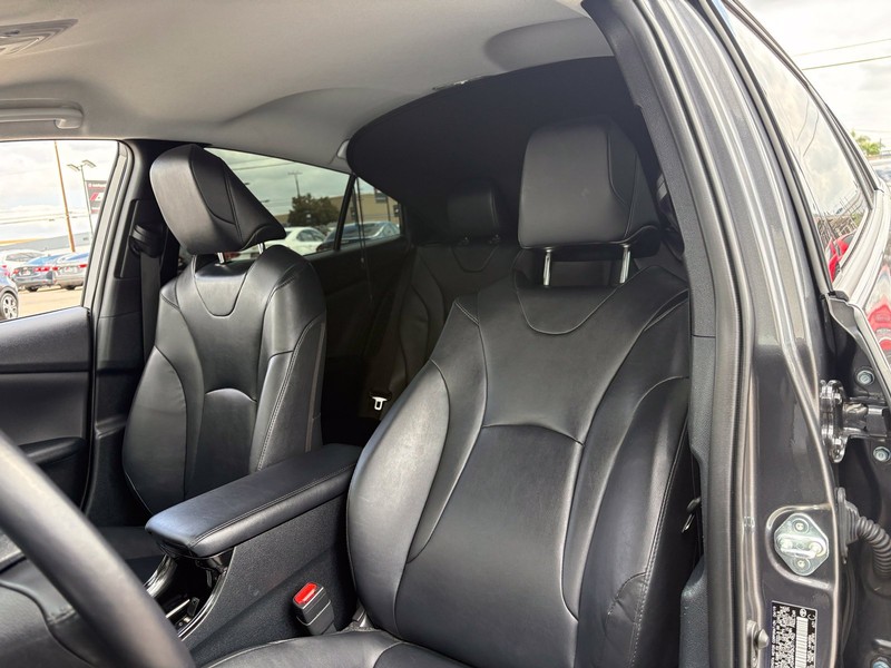 Toyota Prius Prime Vehicle Full-screen Gallery Image 16