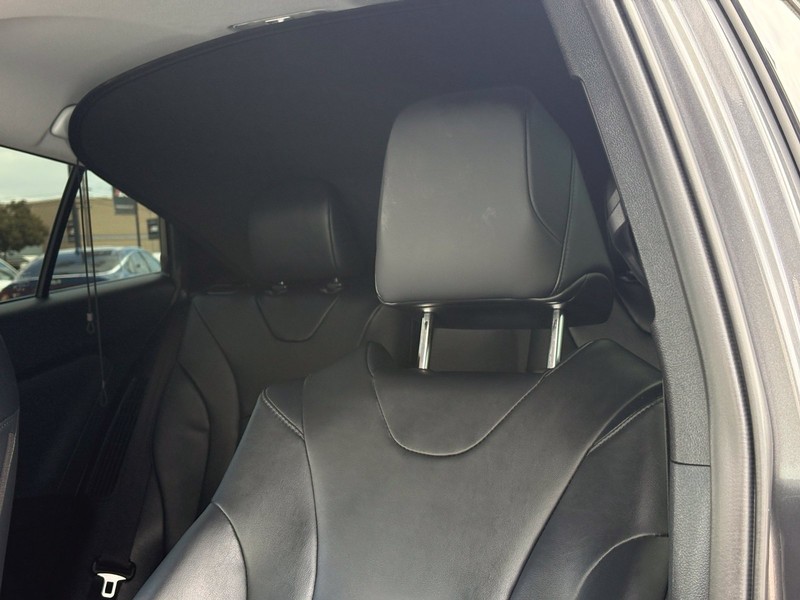 Toyota Prius Prime Vehicle Full-screen Gallery Image 17