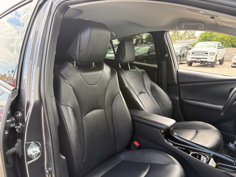 Toyota Prius Prime Vehicle Full-screen Gallery Image 19