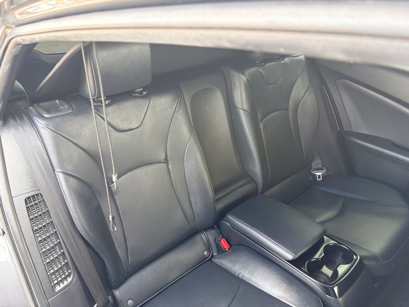 Toyota Prius Prime Vehicle Full-screen Gallery Image 20