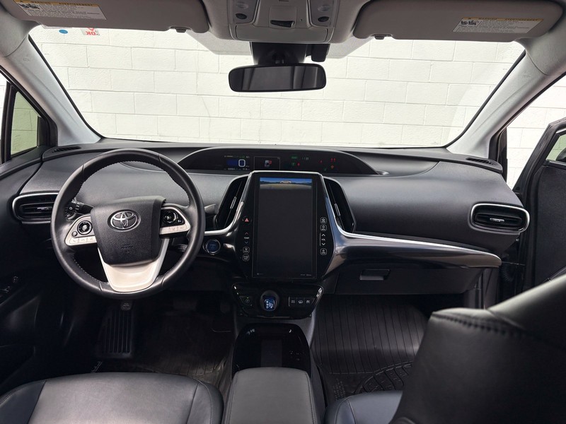 Toyota Prius Prime Vehicle Full-screen Gallery Image 21