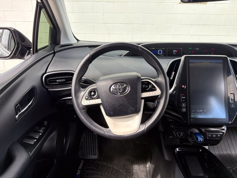 Toyota Prius Prime Vehicle Full-screen Gallery Image 23