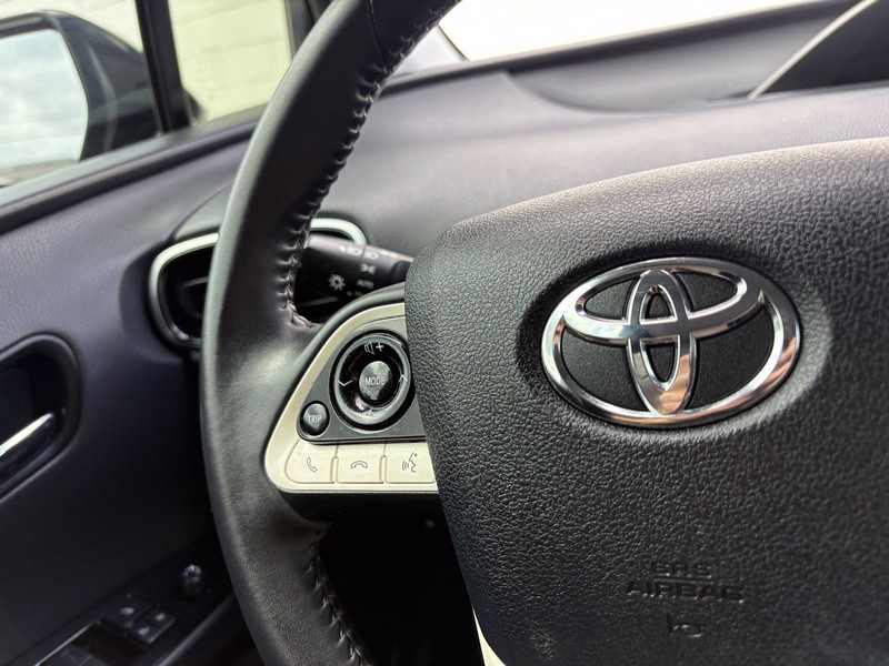 Toyota Prius Prime Vehicle Full-screen Gallery Image 24