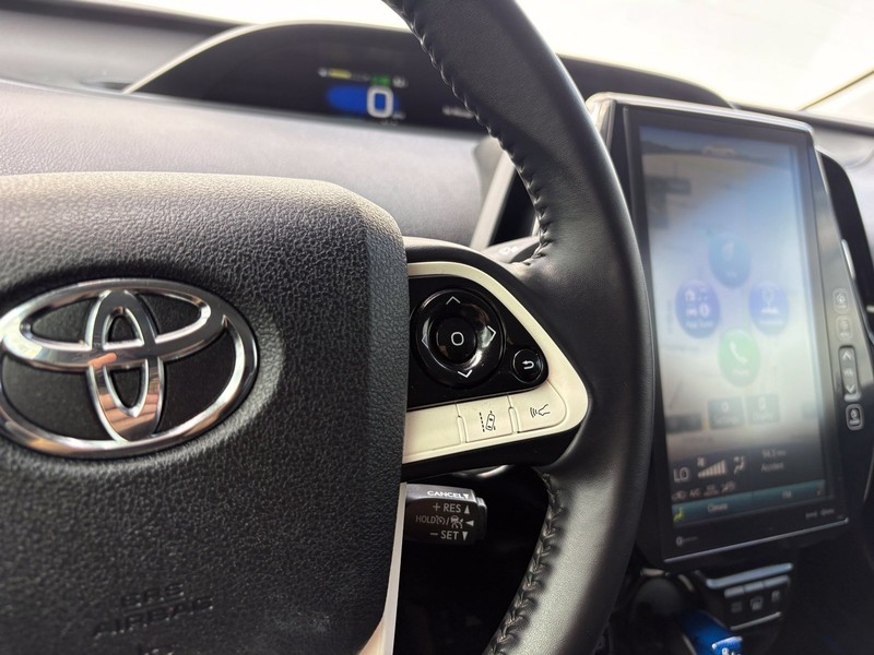 Toyota Prius Prime Vehicle Full-screen Gallery Image 25
