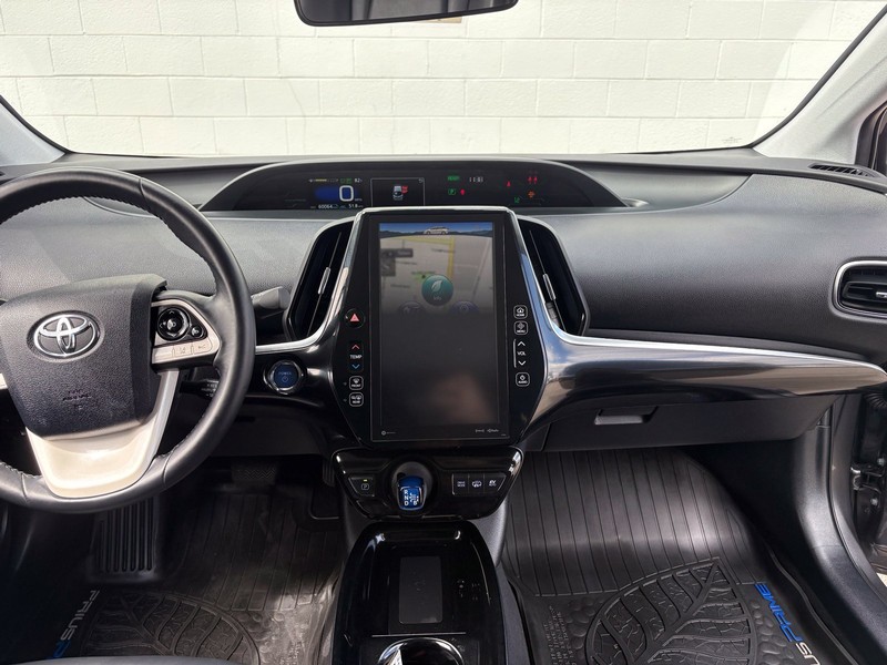 Toyota Prius Prime Vehicle Full-screen Gallery Image 26
