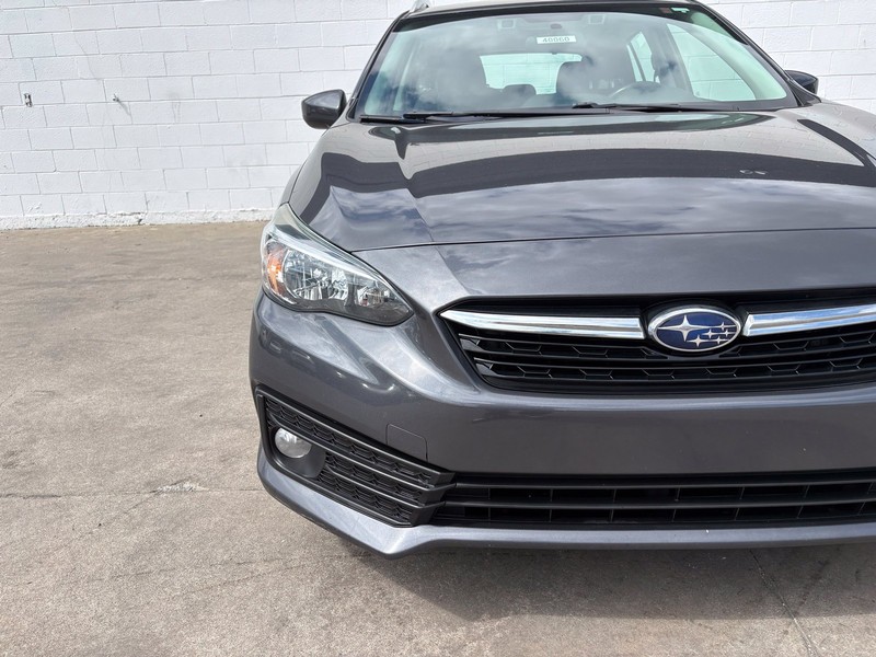 Subaru Impreza Vehicle Full-screen Gallery Image 03