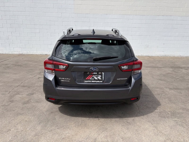 Subaru Impreza Vehicle Full-screen Gallery Image 06