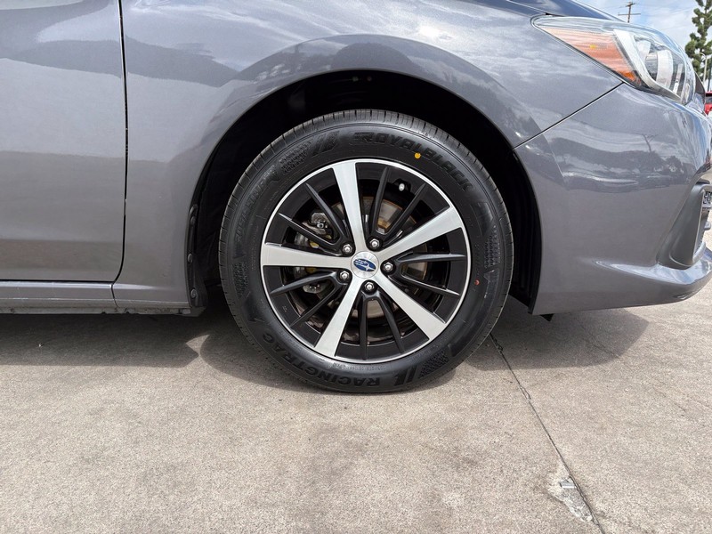 Subaru Impreza Vehicle Full-screen Gallery Image 13