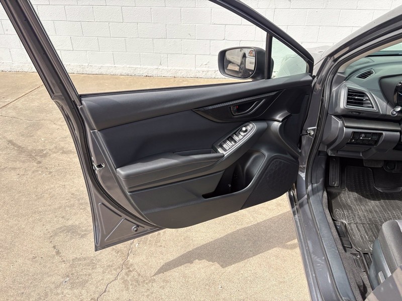 Subaru Impreza Vehicle Full-screen Gallery Image 14