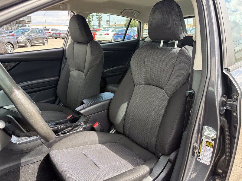 Subaru Impreza Vehicle Full-screen Gallery Image 16