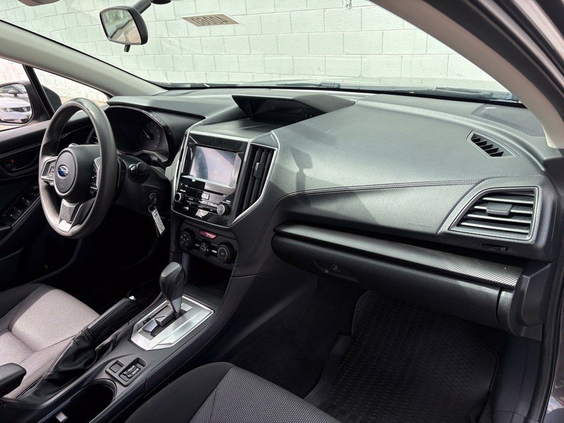 Subaru Impreza Vehicle Full-screen Gallery Image 18