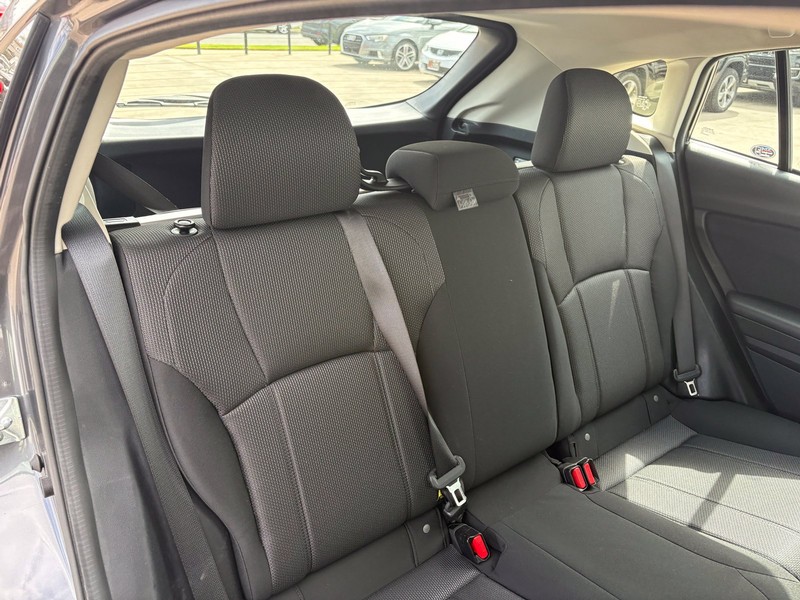 Subaru Impreza Vehicle Full-screen Gallery Image 20