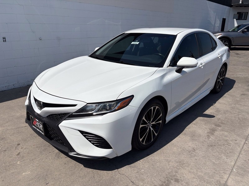 Toyota Camry Vehicle Full-screen Gallery Image 11